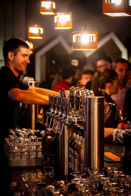 ⇒ Base Camp Lodge · Hotel Bourg-Saint-Maurice, bar